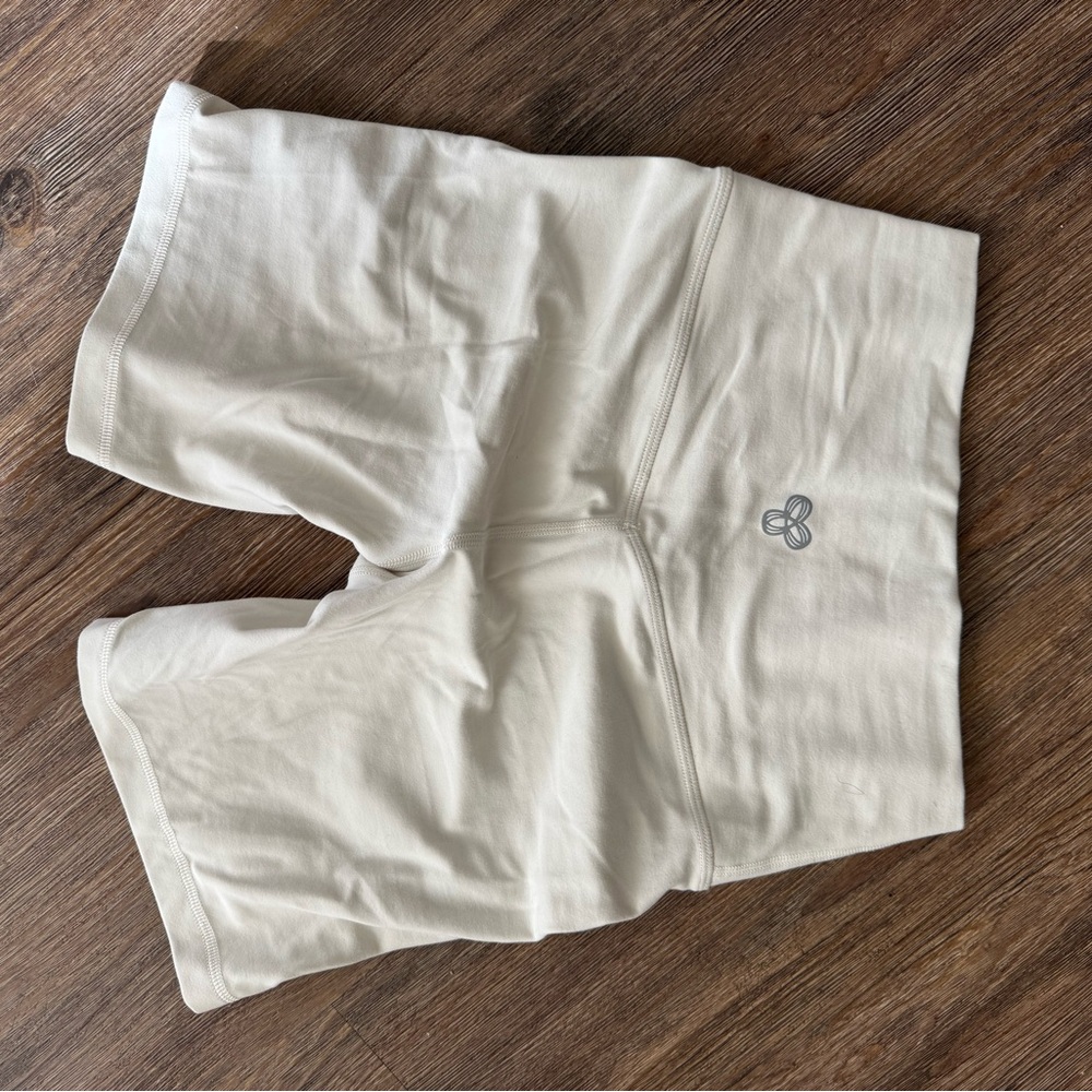 TNA Butter yoga shorts